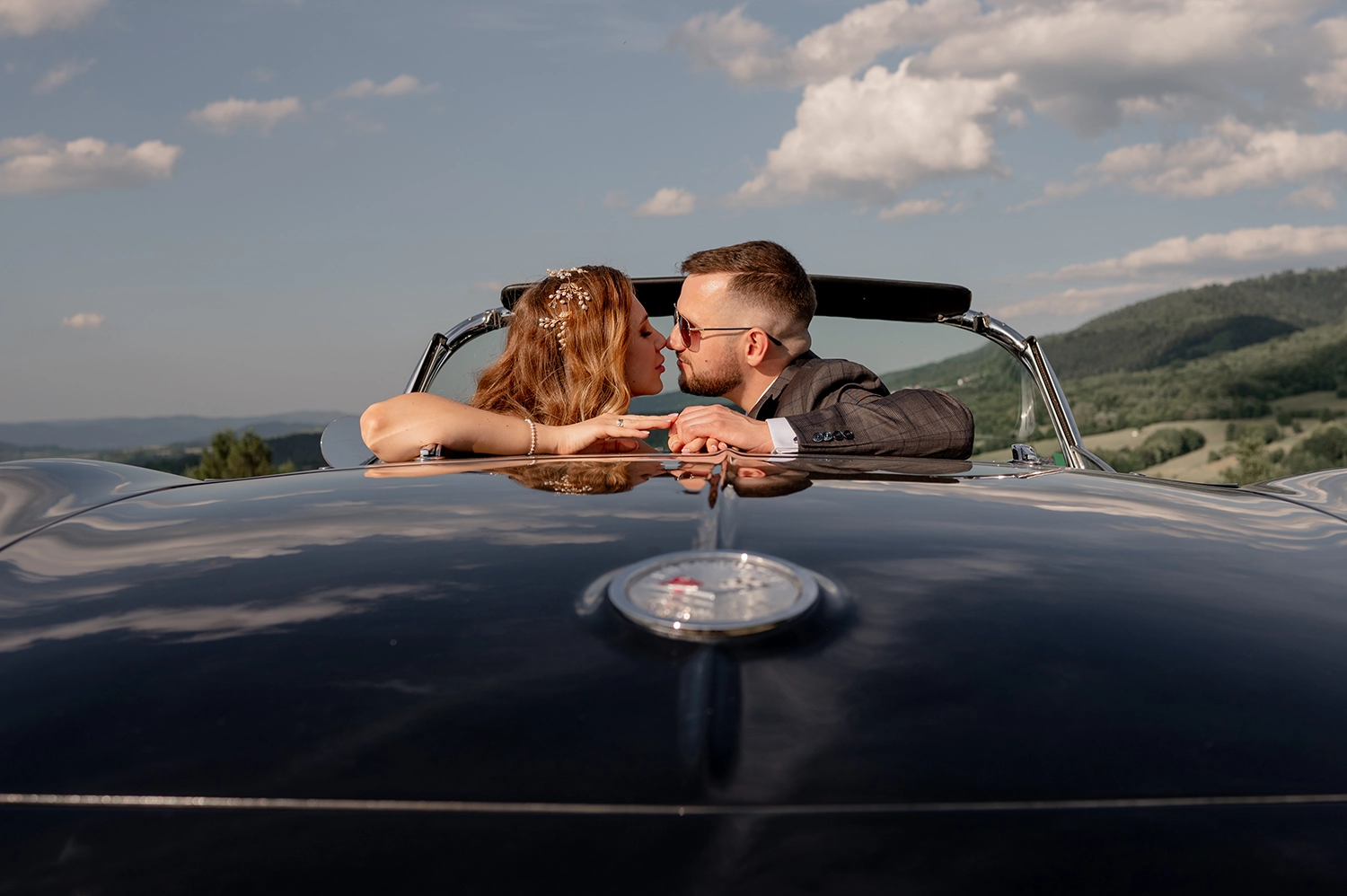 Fotografia-ślubna-i-film-ślubny-z-autem-śląsk