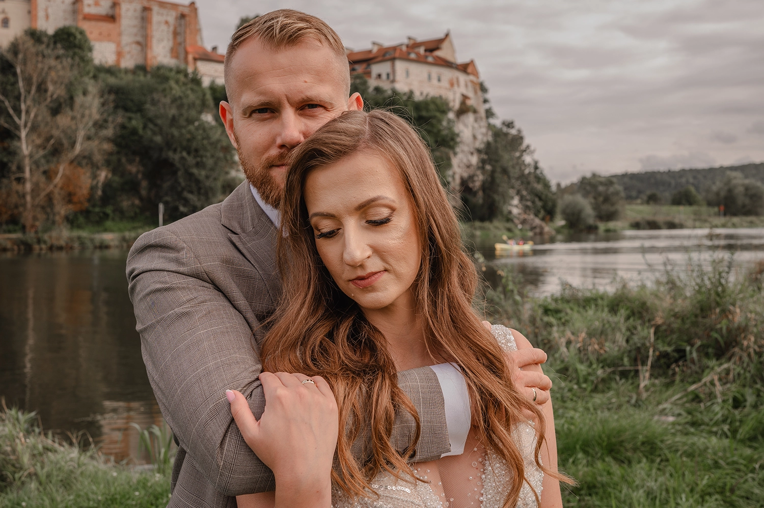 Sesja-plenerowa-Tyniec-Kraków-fotografia-ślubna-film-ślubny