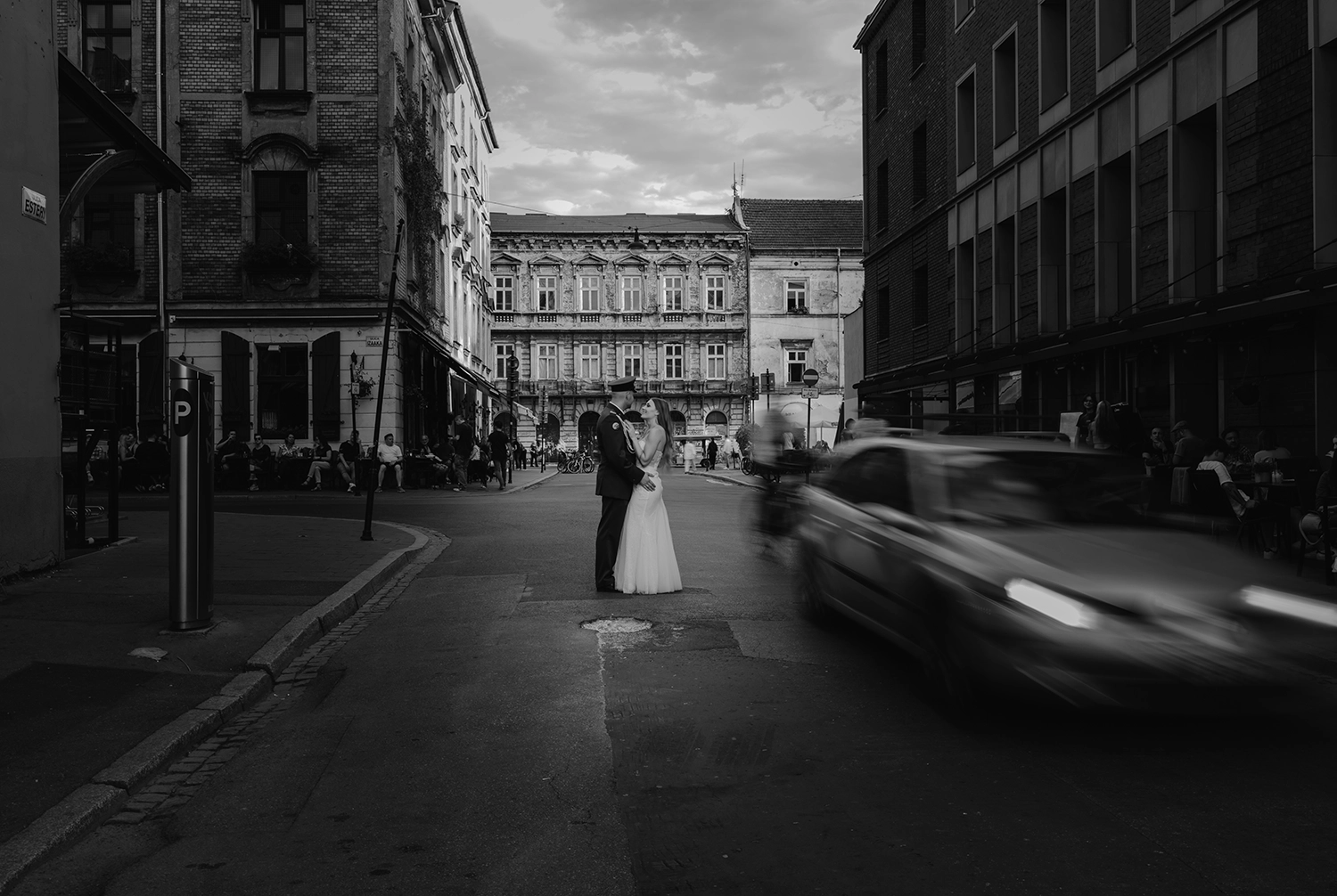 Sesja-plenerowa-ślubna-w-mieście-w-Krakowie